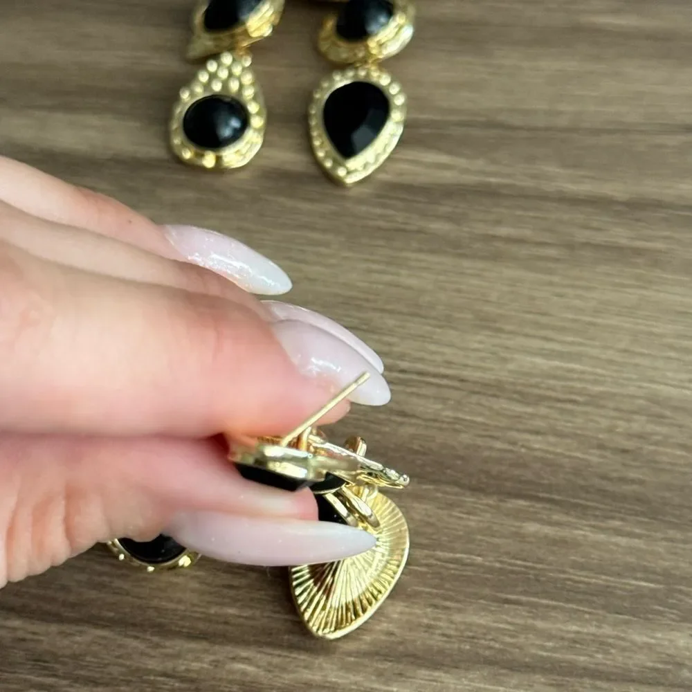Black stone Earrings Q546